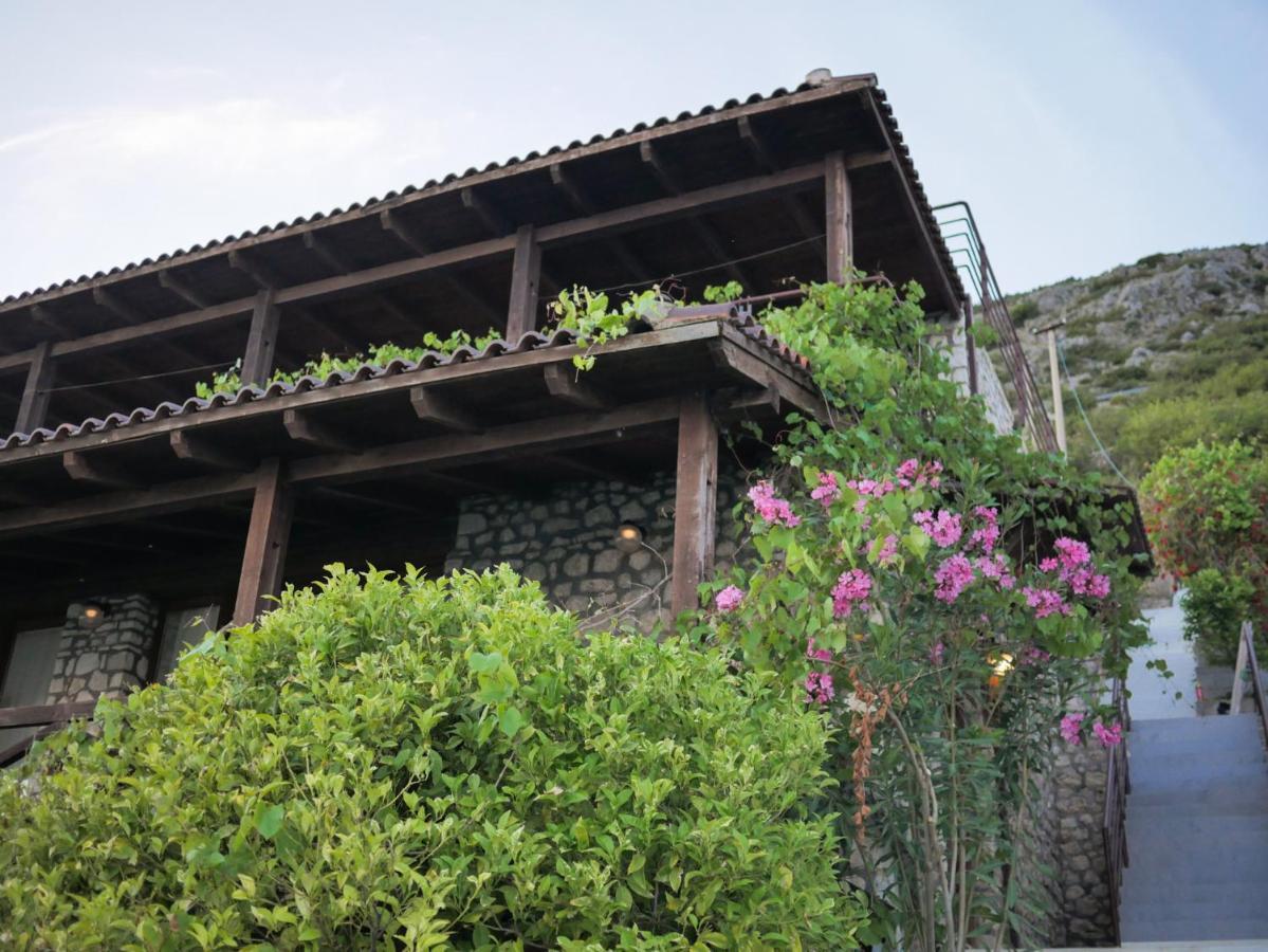 Villa Seaside Duplex Stone Qeparo